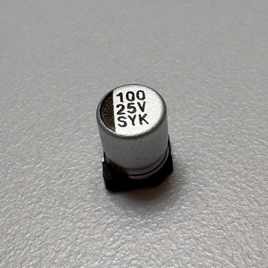 خازن الکترولیتی آلومینیومی SMD - 10µF / 25V - سری SYK